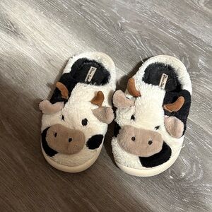 Cozy Cow-Themed Kids Slippers - Black and Cream